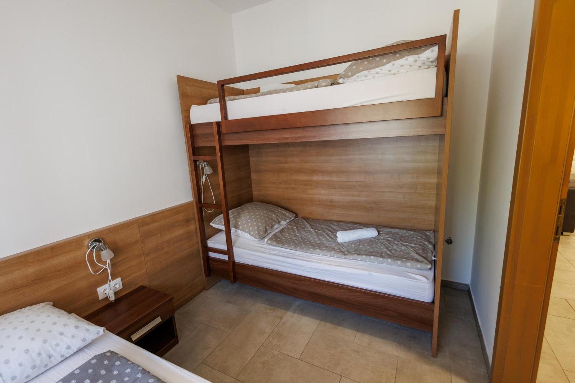 Jacht Apartmanok 巴拉顿菲赖德 外观 照片