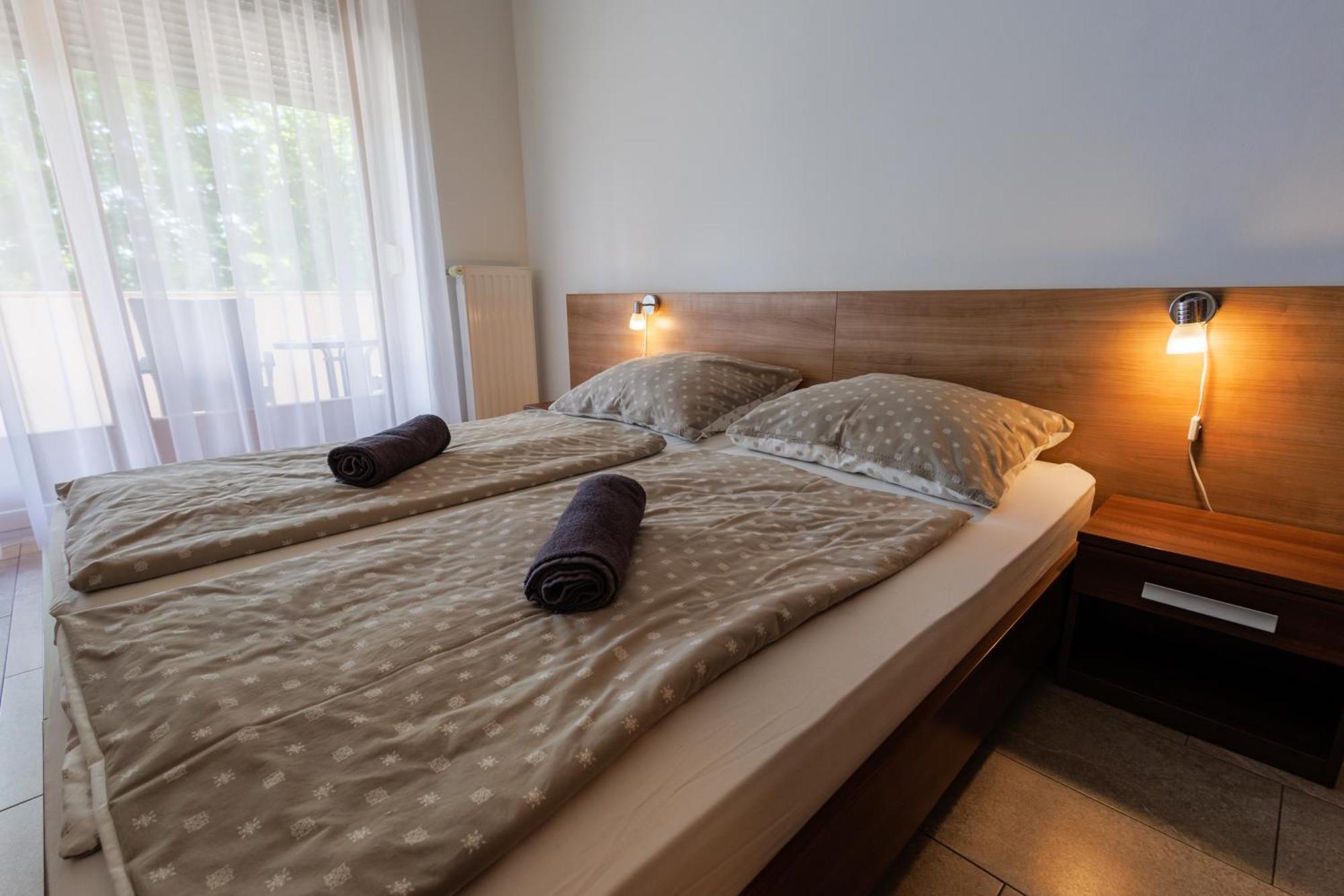Jacht Apartmanok 巴拉顿菲赖德 外观 照片